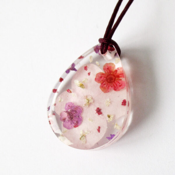 Pendentif Orphée bijou nature en résine et fleurs naturelles rose bijoux végétal cadeau femme