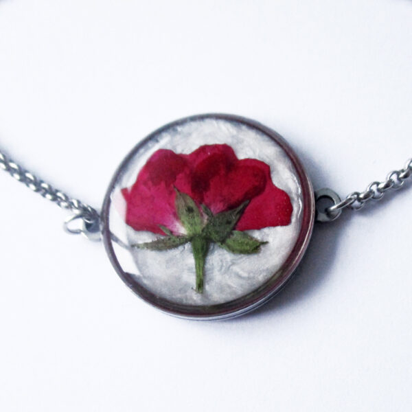 bracelet rose en résine, argent et fleurs bijoux nature original cadeau femme tendance nature fleur porte-bonheur