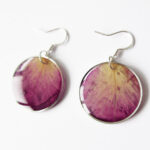 Boucles d'oreilles pétale de rose bijou nature en résine et fleurs naturelles rose bijoux végétal