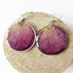 Boucles d'oreilles pétale de rose bijou nature en résine et fleurs naturelles rose bijoux végétal