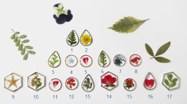 bijou pampille de fleurs en résine, argent et fleurs bijoux nature original cadeau femme tendance nature fleur porte-bonheur
